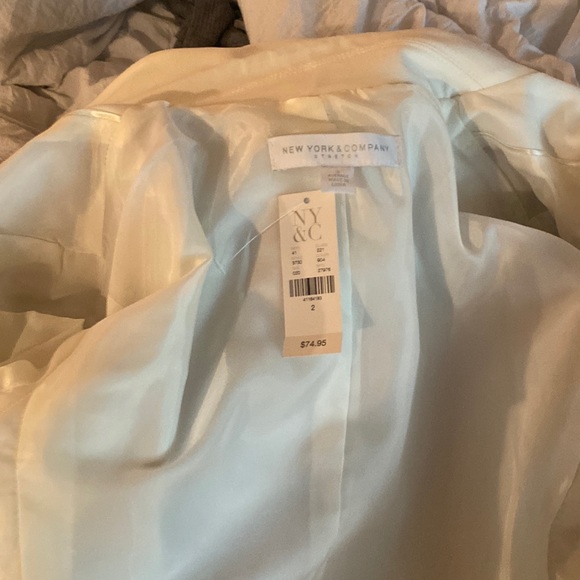 Blazer - Picture 3 of 3